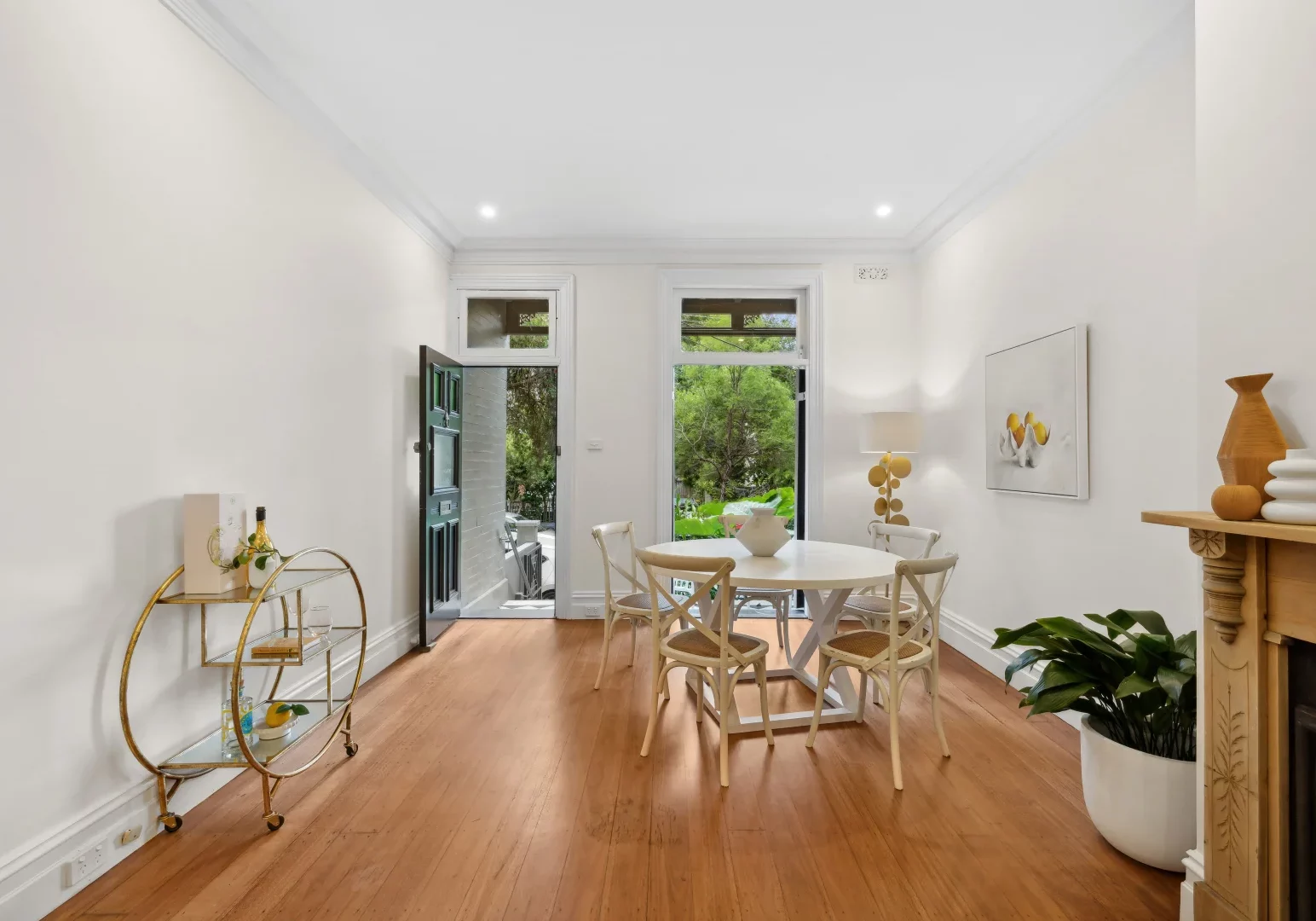 2019824483_4_1_250227_120211-w4600-h3067