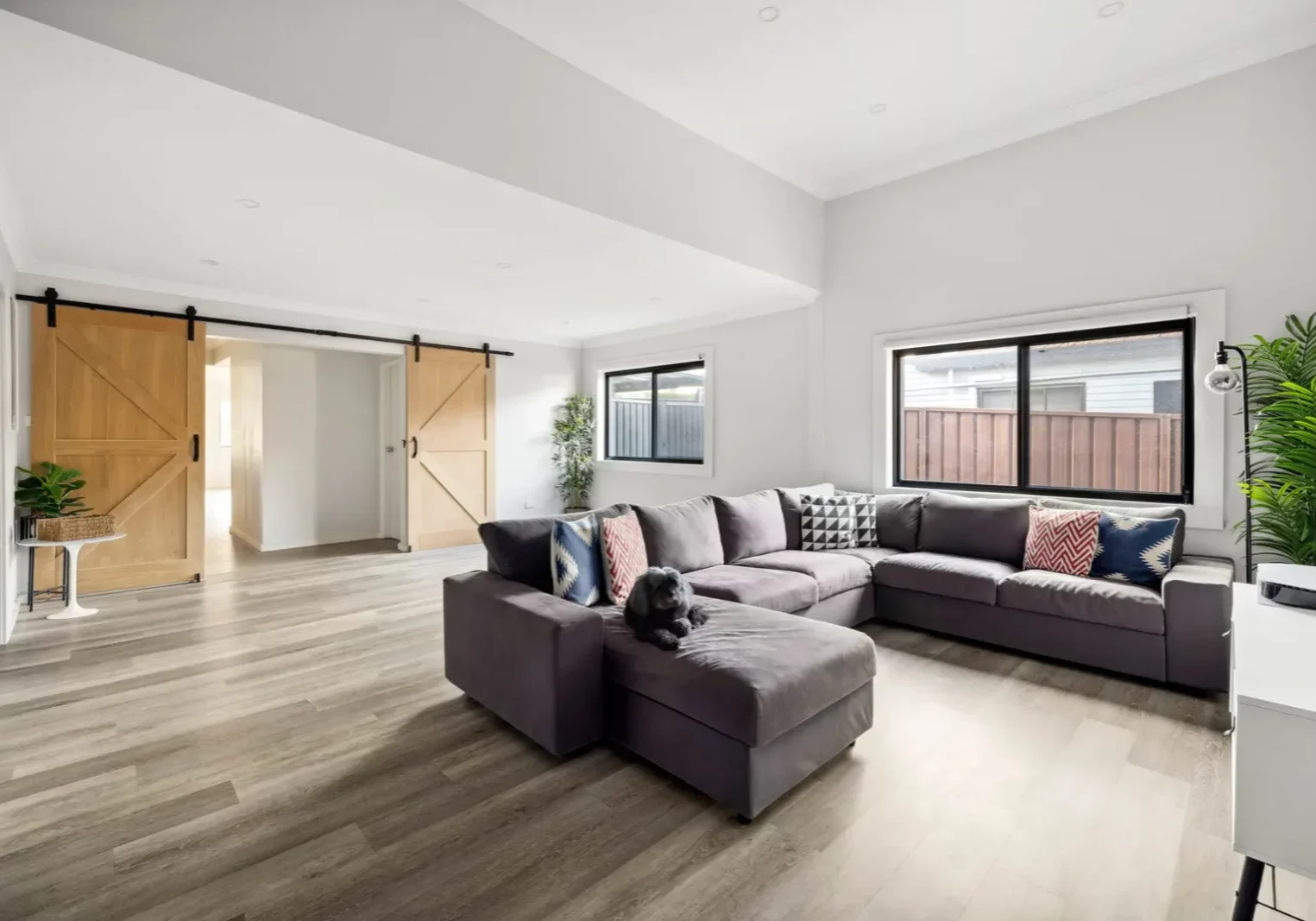 2020609244_3_1_260216_055511-w2048-h1366 (1)